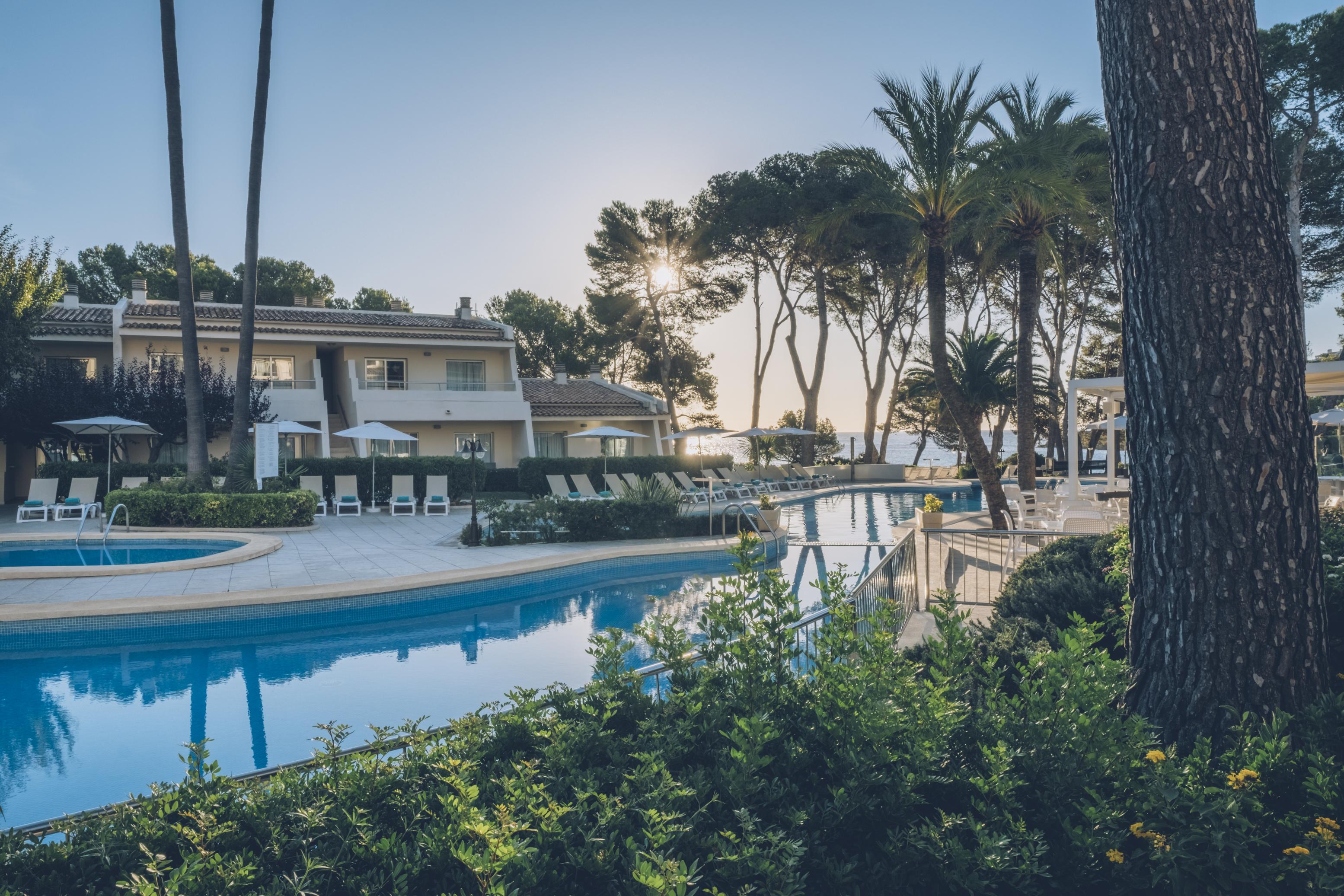 Отель Iberostar Waves Pinos Park Фонт-де-Са-Кала Экстерьер фото